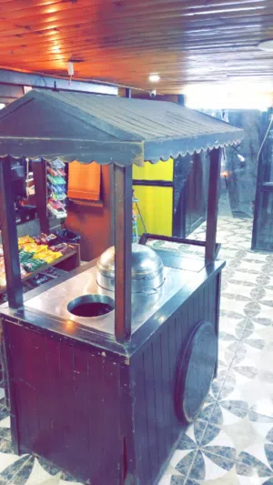 عربه لبيع الذره الجاهزه