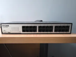 موزع شبكة مستعمل بحالة جيدة 24 مخرج  D-Link DES-1024D 24-Port Unmanaged Ethernet Desktop Switch