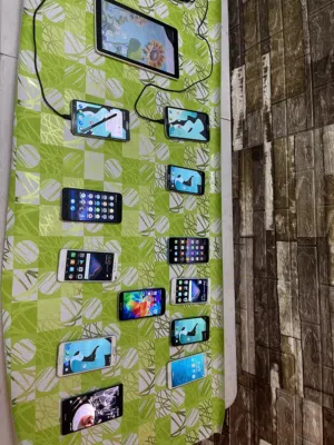 Samsung Galaxy S5 16 GB in Hebron