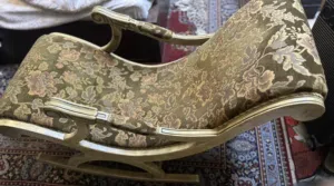 كرسي انتيكا الأوروبي هزاز خشبي بتصميم أنيق وفخم