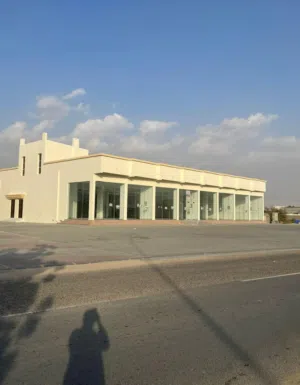 معرض للإيجار مقابل محطة نفط عمان