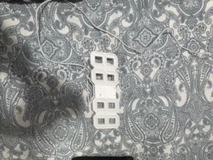 ساعه شكل او ديزاين لل بي سي و بليستيشن و فيه led light و السعر 23 درهم العين الصاروج