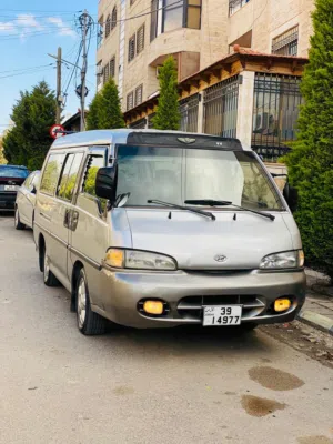 هونداي h100 موديل 2001 عادي مش لمتد  للبيع او بدل  عهوندا سفيك تكون تضيفه راس براس  تكون قير عادي
