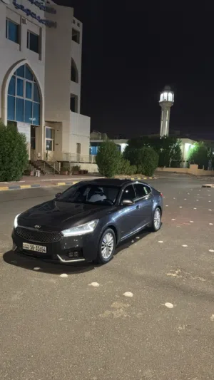 للبيع كيا كادينزا 2019 بحاله ممتازه