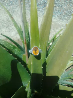 خاتم زمرد اخضر وسترين اصفر