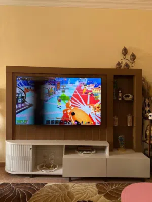 طاولة تلفزيون الارتفاع 1.85 والطول 2.35