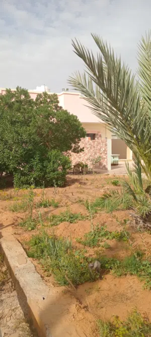 فيلا للبيع ... معطي بمليون