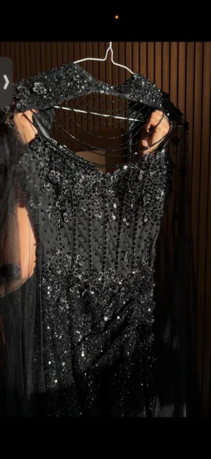 فستان السهرة المثالي ينتظر صاحبته الجديدة