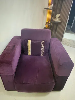 طقم كنب مستعمل بحالة الجديد بسعر 80 دينار