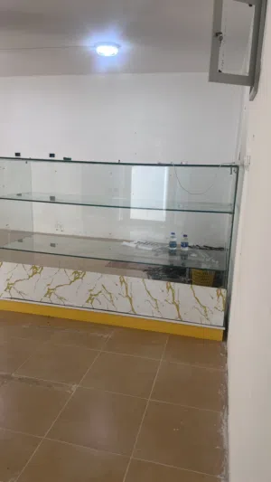 فترينة عرض زجاجية