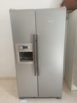 ثلاجه دولابي ماركهIGNISبحاله ممتازه مزوده بوزع مياه وثلج ديجيتال