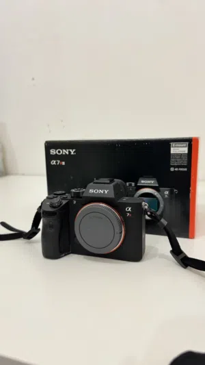 Sony A7R III  للبيع