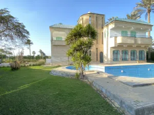 550 m2 5 Bedrooms Villa for Sale in Giza Baragil