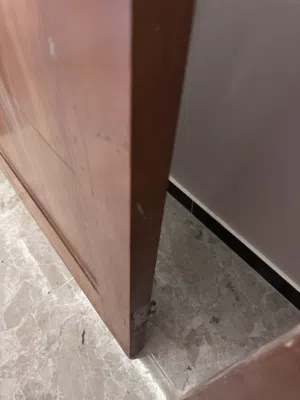 باب موقن مستعمل نظيف
