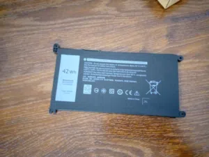 بطارية لابتوب نوع YRDD6 تجاريه خاصة بأجهزة Dell.