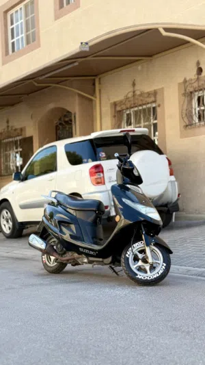 للبيع سكوتر (suzuki) An125 (2015)