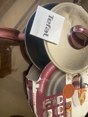 فرصة لعشاق الجودة مقلاة تيفال الأصلية (Tefal Sensorielle) مقاس 26 سم مع الغطاء الزجاجي الأصلي للبيع