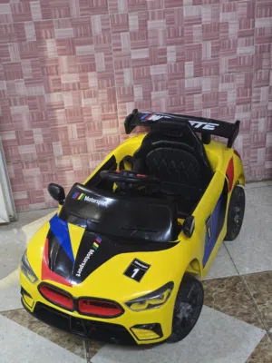 سيارة اطفال شحن بطارية  جديده وشاحن السعر 60