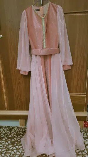 فستان لون زهر ملبوس مرة واحده