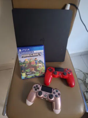 Ps4 slim With 2 controllers with Minecraft