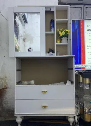 ميز للبيع استعمال قليل