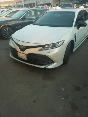كامري 2020 هايبرد /بضاعة محترمة /شد بلد
