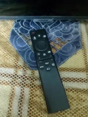 ثلاث شاشات للبيع اربد   شاشه نوع  سامسونج 65 بوصه فل سمارت احدث اصدار 2025 ضد كسر  4K رسيفر داخليي ن