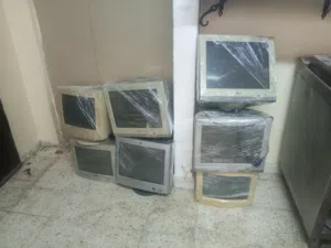 شاشات crt القديمة للبيع الوحدة على 5 وكلهم 30