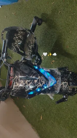 اسكوار يحمل الاوزان الثقيله قليلا وكبير ولديه مفتاح يباع ب 120 ريال اما مع الشحن ب 160 ريال