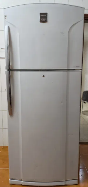 Refrigerator for sale in good condition ثلاجة للبيع في حالة جيدة