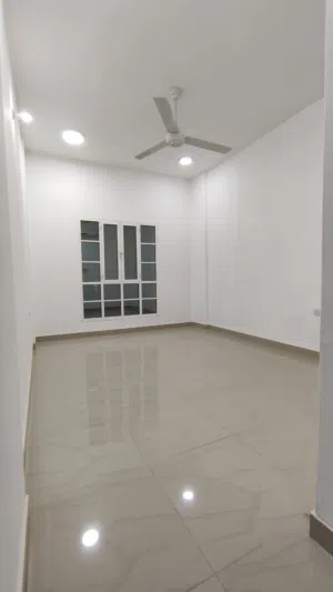 عرض لفتره محدوده غرفه مع حمام خاص من داخل غرفه ومطبخ مشترك خارج الغرفه  ( سكن عقارات ) غ- حجم كبير