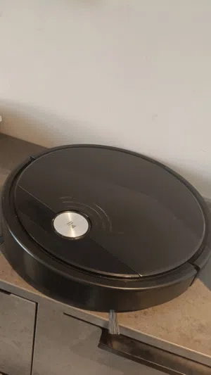 مكنسة روبوت منزلية مع شاحن
