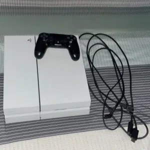 PS4 FAT  WHITE 1TB حررق