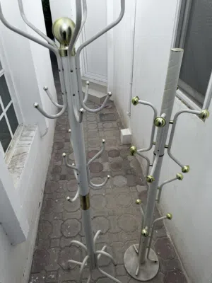 علاقات ملابس  freestanding metal coat