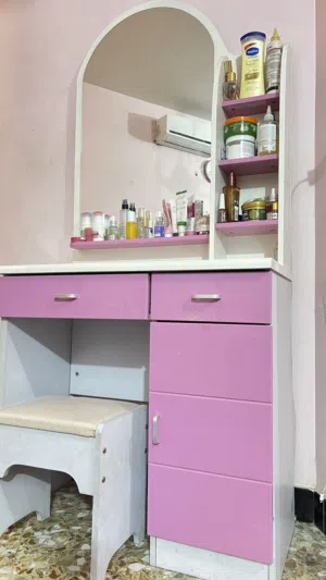 ميز تواليت مستعمل