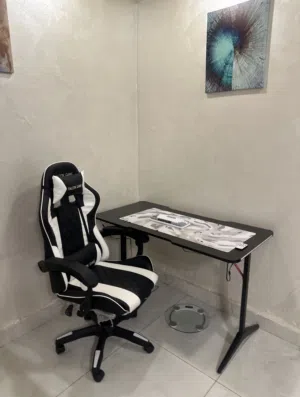 للبيع طاولة قيمنق وكرسي قيمنق