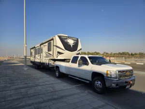 كرفان Toy Hauler Highland Ridge RV 2019 - 41 قدم - جاهز للرحلات
