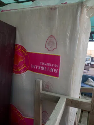 سرير خشب مبطن ب 100ريال  صناعه سعودي