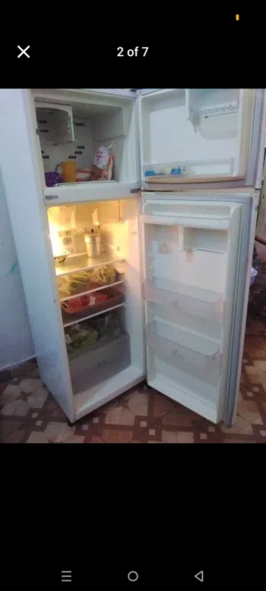 whirlpool fridge good working and good condition.