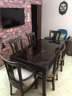 طاولة سفره بحاله جيده جدا للبيع بسعر لقطه