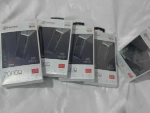 باور بانك Fantesi سعة 20000mAh – شحن سريع، تصميم أنيق، توصيل مجاني داخل بنغازي