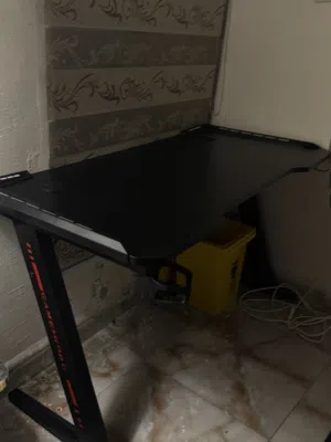 ميز كيمنك او دراسه نضيف جداً