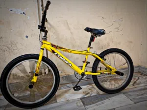 دراجة BMX COBRA الحجم.....24 اللون...... أصفر  الحالة...... نظيفة جدا