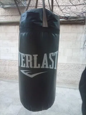 كيس ملاكمه بحالة الجديد