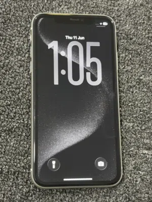 بيع سريعه ايفون 11 128 GB نظيف بطاريه 99٪ مغيره في الوكيل مع الرصيد و الضمان