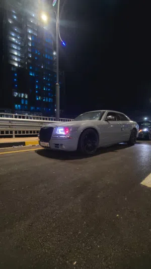 كرايسر 300c 5.7 hemi 2009 للبيع  chrysler 300c 5.7 hemi 2009