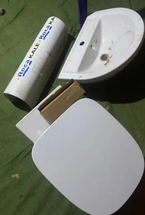 طاقم حمام معلق