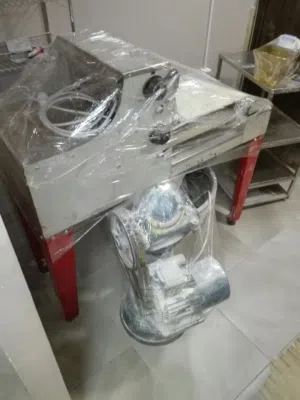 عدت مطعم للبيع