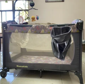 سرير أطفال متنقل ماركة MamaKids بحالة ممتازة للبيع بسعر مميز جداً