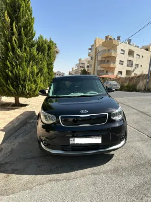 كيا سول كهرباء EV+ بانوراما 2016 مع فتحة في السقف تقطع مسافة 220 كيلو